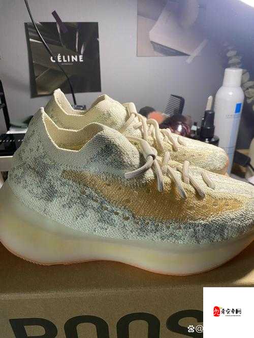 YEEZY380 蜜桃粉和白色 5 :时尚潮流的魅力之选