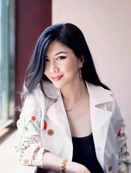 五十路熟女中出:熟女魅力的极致绽放