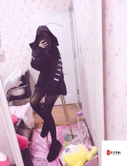 小鸟酱黑丝足交,给你带来不一样的视觉享受