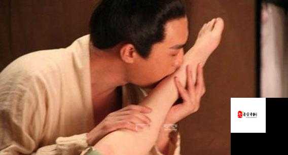 男生和女生在房间打扑克,尺度大到令人咋舌