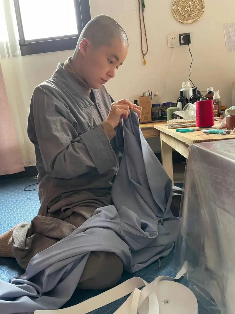 僧人尼姑和尚裤子的独特设计与文化意义:探寻传统与现代的融合之道