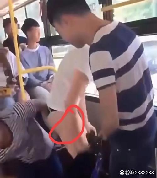 在公交车上,你有没有遇到过这些尴尬的事?