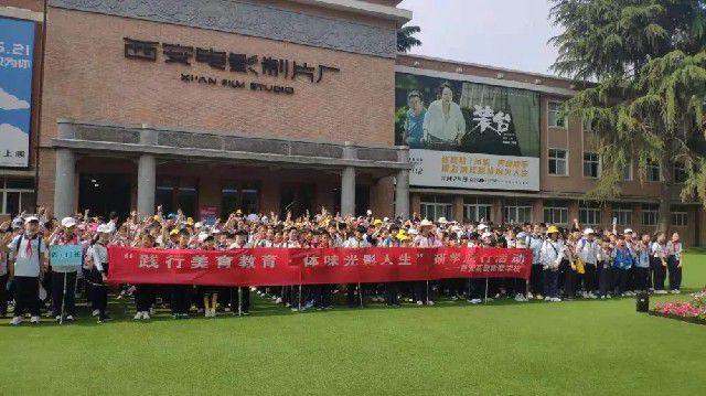 和女部长一起去公司研学的电影到底叫什么?引发全网好奇与热议
